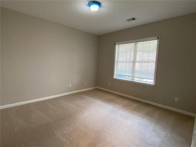Building Photo - 4019 Howell Park Rd