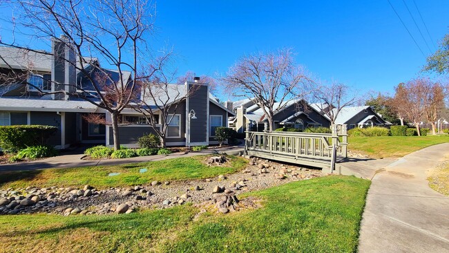 Building Photo - Gorgeous Single Story Condo in Folsom!