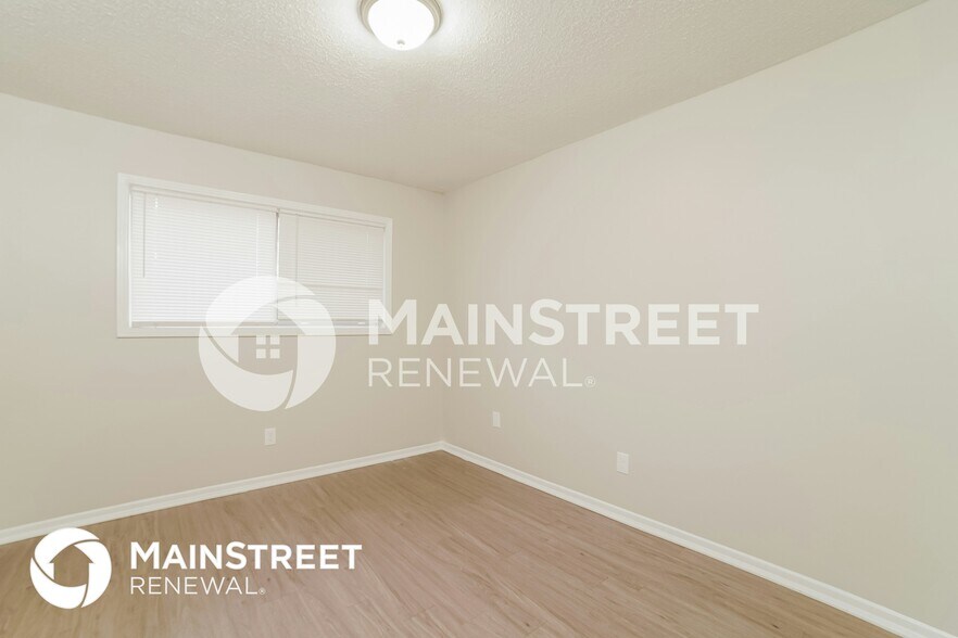 Building Photo - 3030 Normandy Dr