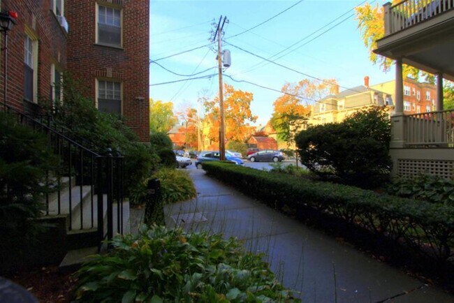 Building Photo - 28 Langdon St