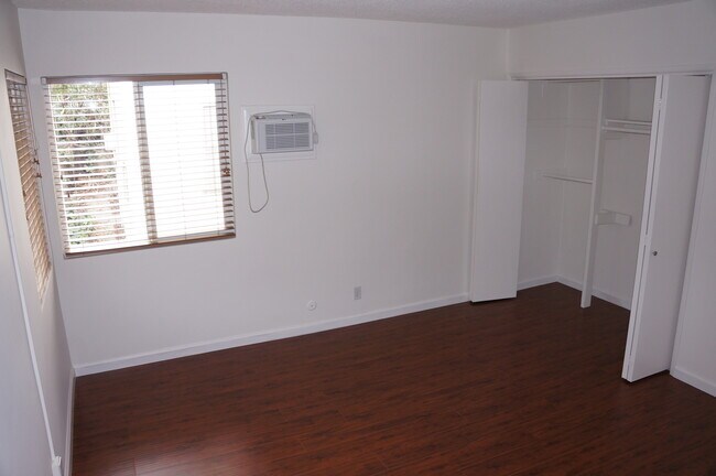 Middle bedroom - 4207 Franklin Ave