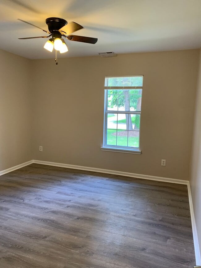 Building Photo - 2112 Wisteria Dr