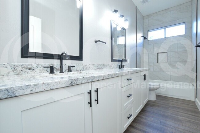 Building Photo - 1312 W Chilton Ave