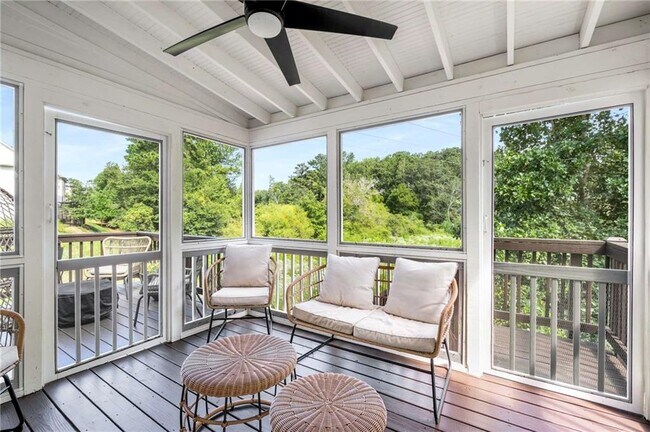 Building Photo - 520 Walden Glen Ln