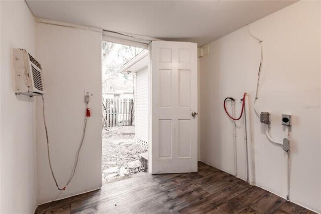 Building Photo - 3900 Locust Ave