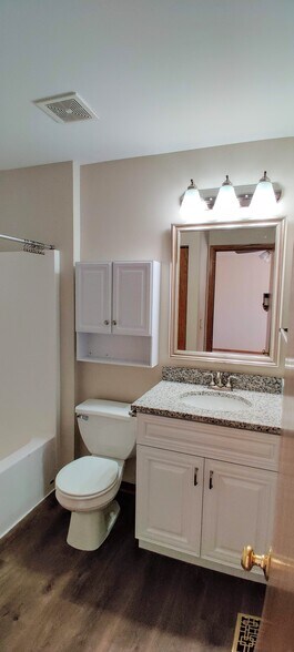 Master Bath - 2114 Wyndham Lakes Ct