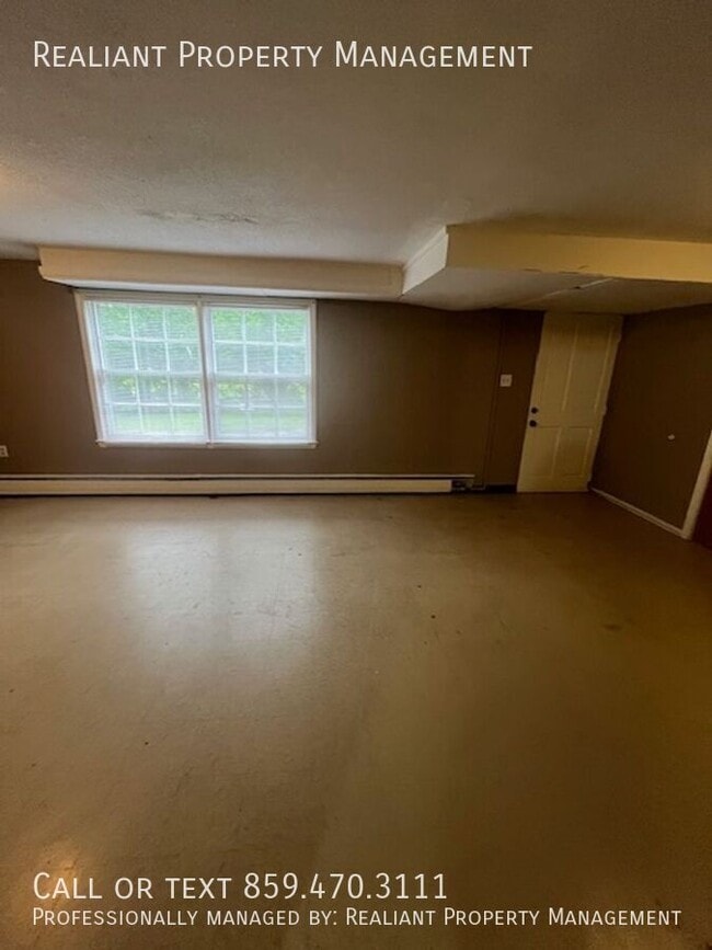 Building Photo - 310 Locust Heights