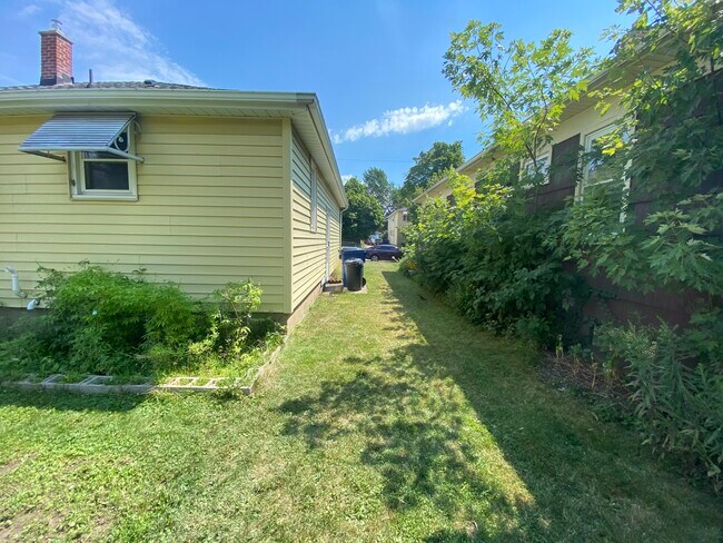 Building Photo - 406 Callodine Ave