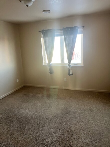 Building Photo - 3127 17th Ave W