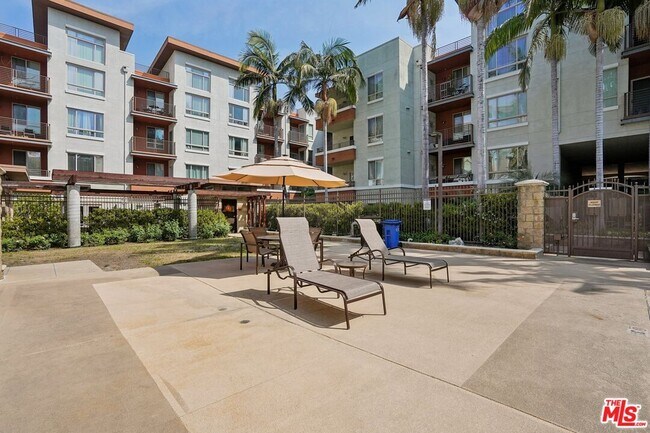 Building Photo - 100 S Alameda St