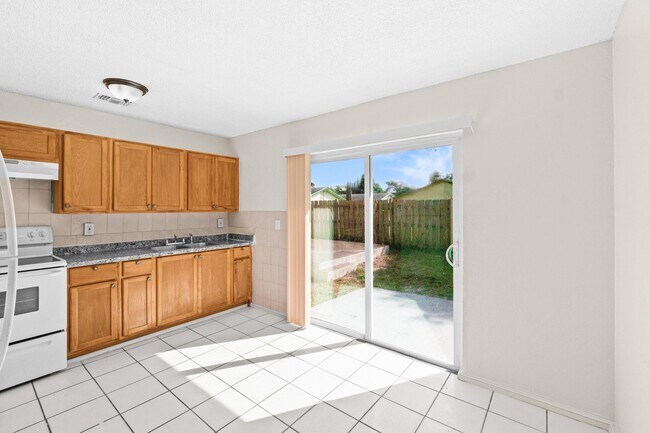 Building Photo - 4869 Gulfstream Rd