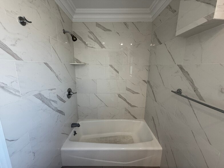 Building Photo - 307 9th St