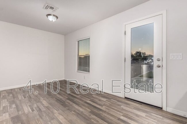 Building Photo - 142 W Impala Dr