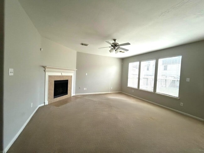 Building Photo - 25207 Diamond Ranch Dr
