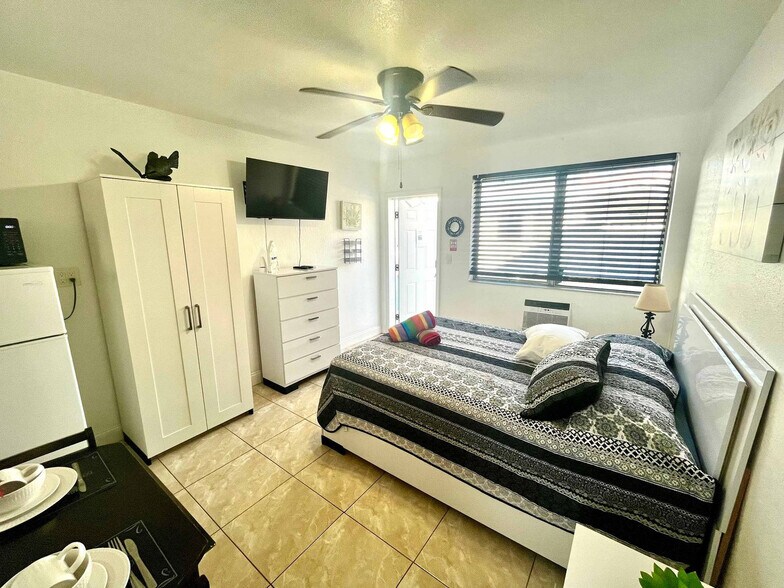 Building Photo - 338 Van Buren St