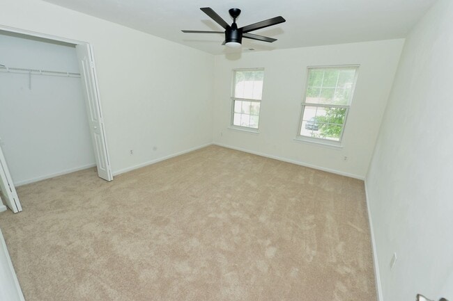Building Photo - Renovated home with Sunroom!