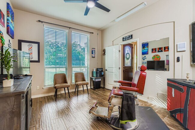 Building Photo - Large 4 bedroom home on 1 acre with lawn c...