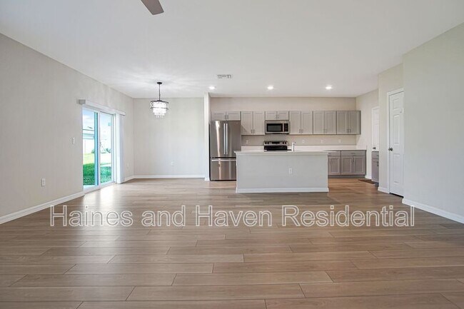 Building Photo - 3889 Geranium Ave