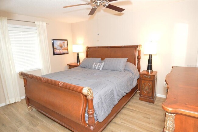 Building Photo - 3873 Pompano Dr SE