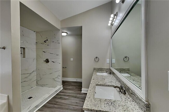 Building Photo - 3613 Aberdeen Way