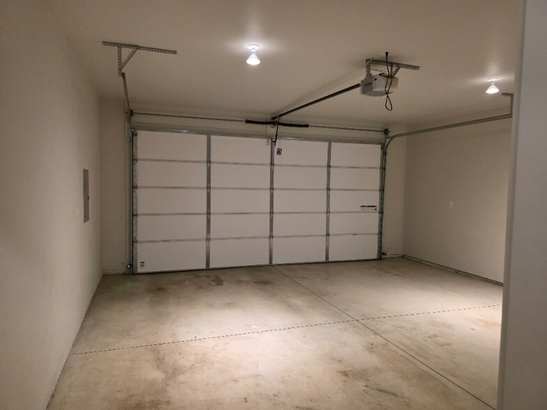 Building Photo - 10310 E Augusta Ct