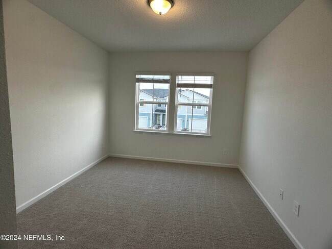 Building Photo - 315 Brandon Lks Dr