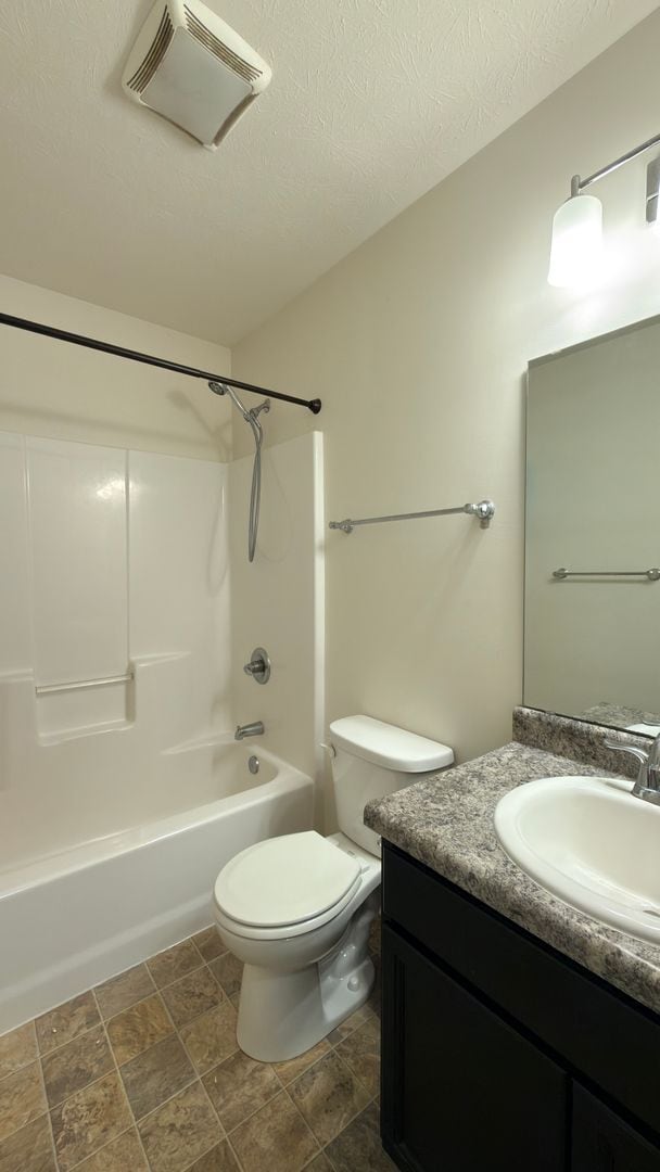 Building Photo - Spacious 3 Bed 2 Bath w/office