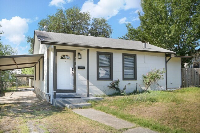 Building Photo - UPDATED WILLOW PARK 3-BEDROOM