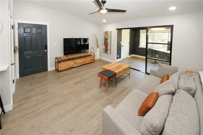 Building Photo - 1468 Briarwood Rd NE