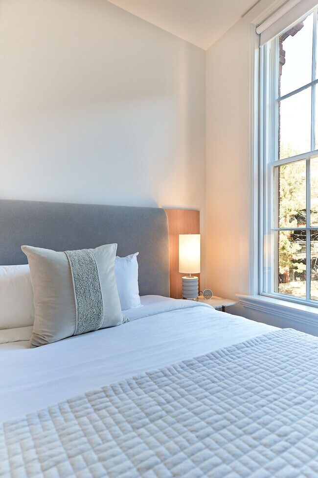 Building Photo - 121 Middle St