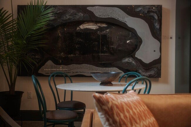 Building Photo - 310 N Rampart St