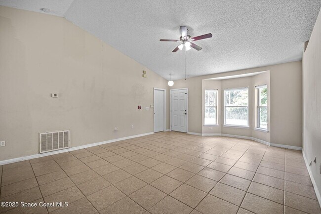 Building Photo - 411 Oceanside St