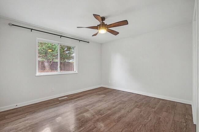 Building Photo - 3 bedroom, 2 car garage, fenced yard, updated and clean!