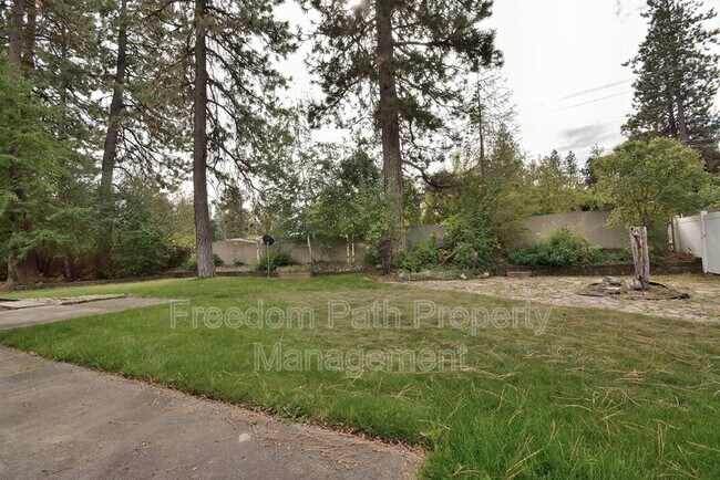 Building Photo - 500 E Sand Wedge Dr
