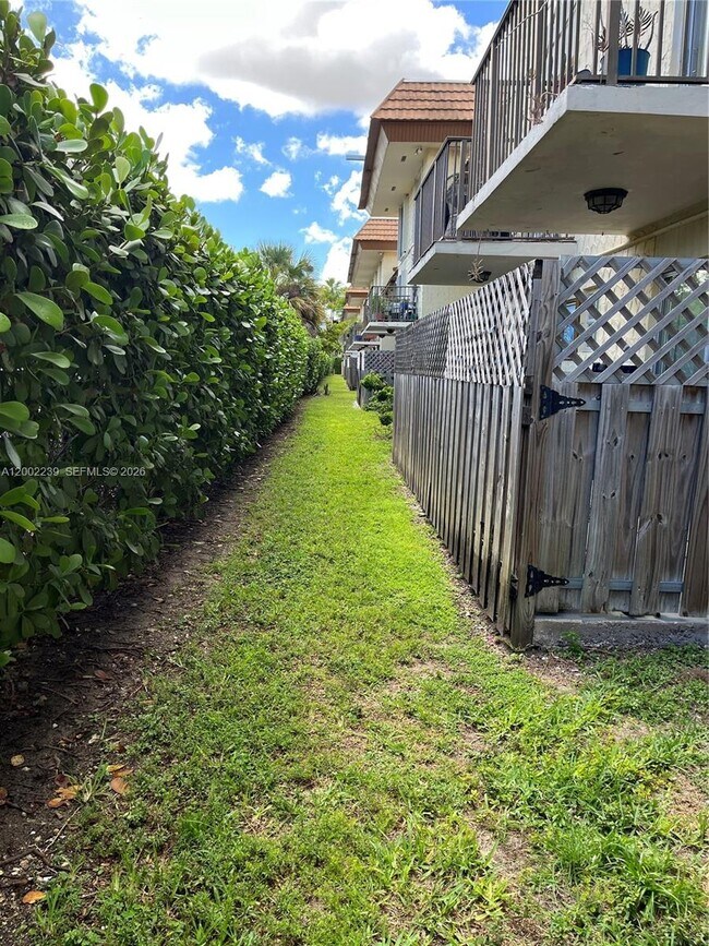 Building Photo - 8650 SW 109th Ave