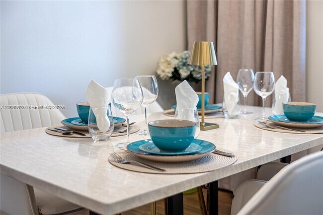 Building Photo - 3255 NE 184th St