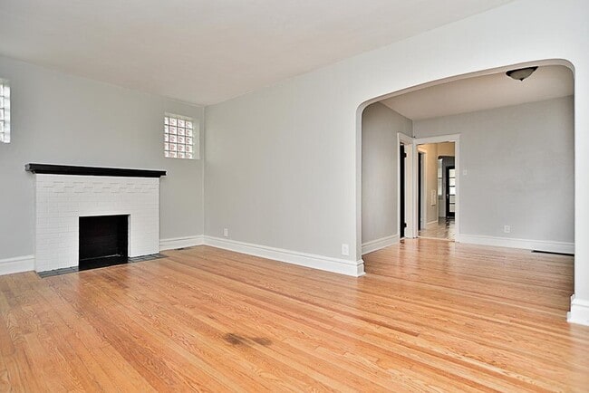 Building Photo - 4944 Tholozan Ave