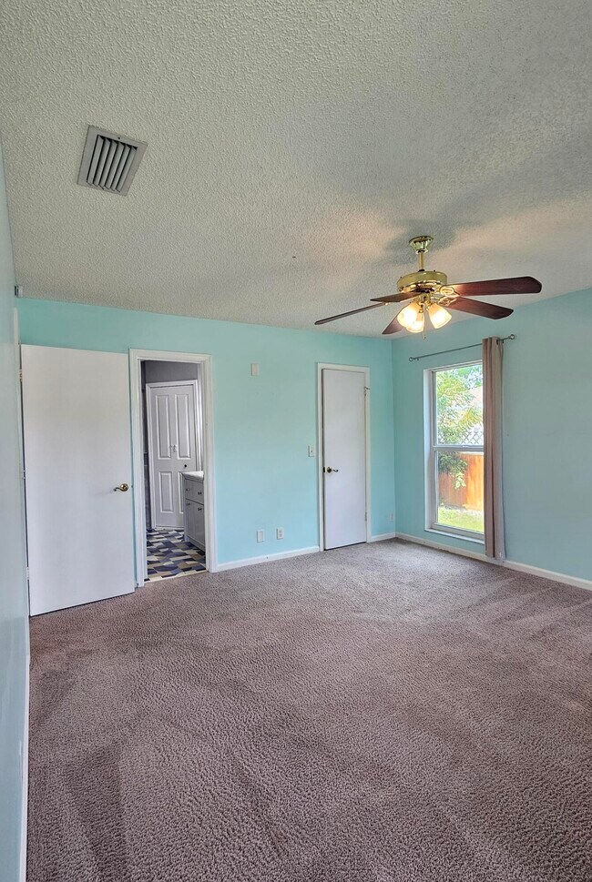 Building Photo - 12157 Sycamore Ln