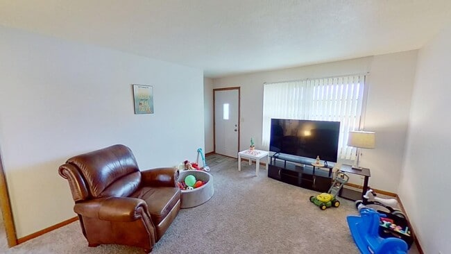 Building Photo - Updated two bedroom ranch duplex with part...