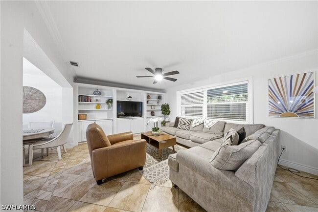 Building Photo - 2473 Poinciana St