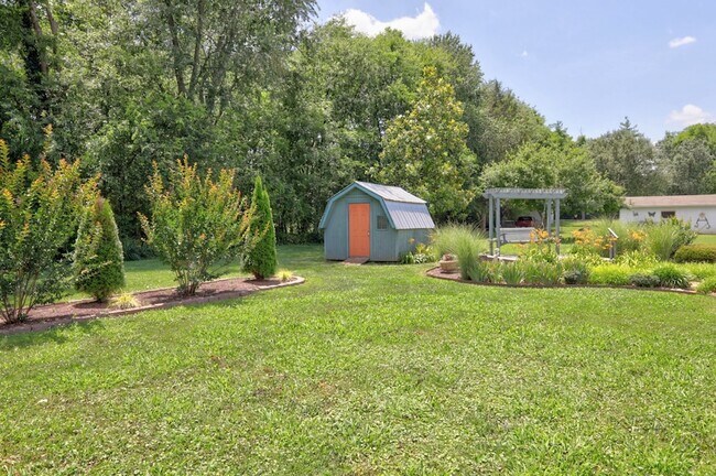 Building Photo - 3215 Arthur Dr