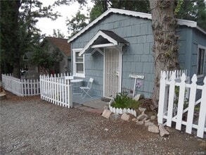 Building Photo - Cozy 2 bedroom, 1 bath cabin