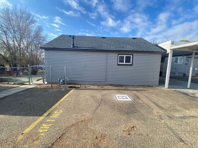 Building Photo - 1004 S Elder St
