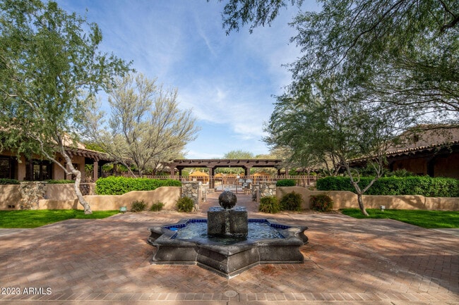 Building Photo - 9818 E Edgestone Dr