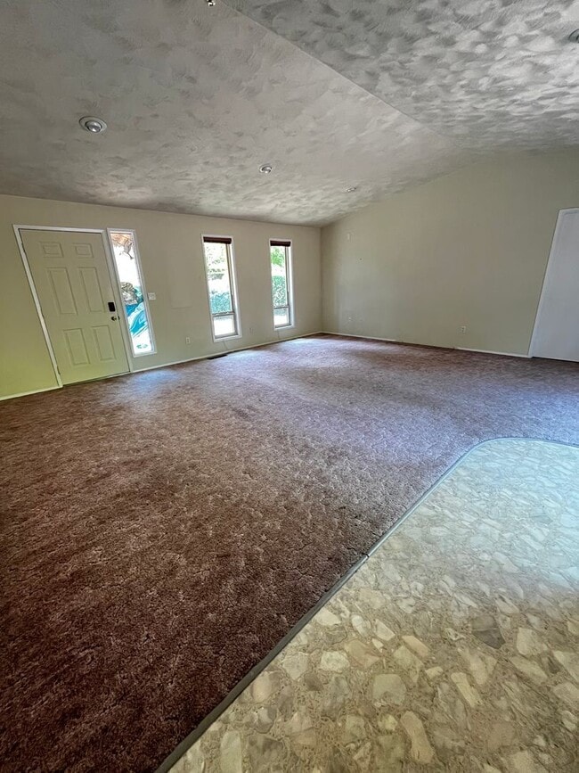 Building Photo - Gorgeous 3 BD 2.25 BA Home on 2 Acres!