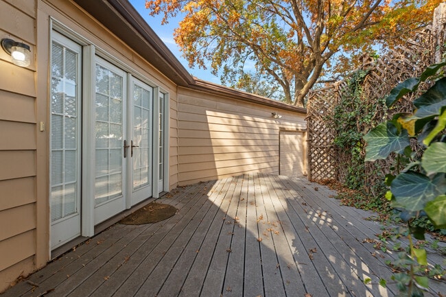 Building Photo - 22 E Hawthorne St