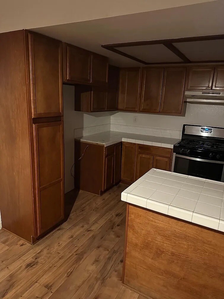 Building Photo - 728 W 16th St