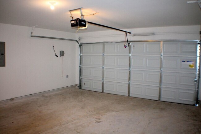 Building Photo - 1015 Maple Sunset Ct
