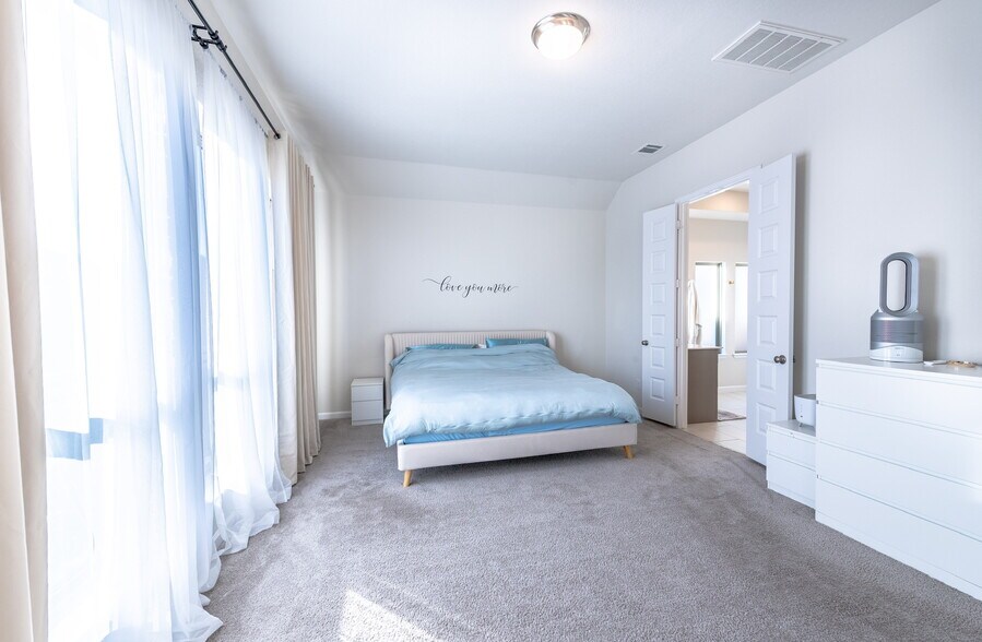 Building Photo - 14336 Apache Wls