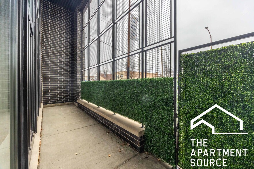 Building Photo - 3207 N Narragansett Ave